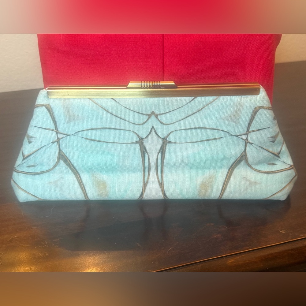 Linen vintage kiss lock clutch. Shades of blue & golds & white. Stunning.